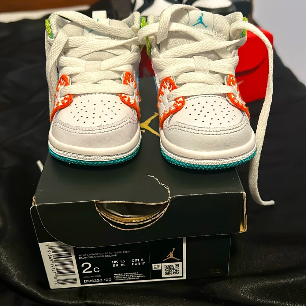 Jordan 1 Mid SE